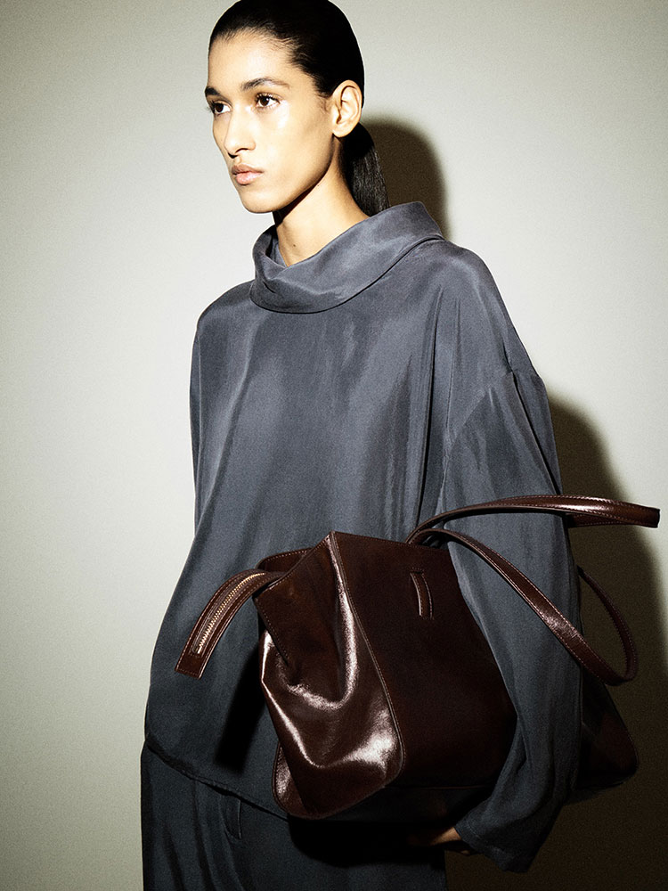 シワ加工シルク ファネルネックトップ